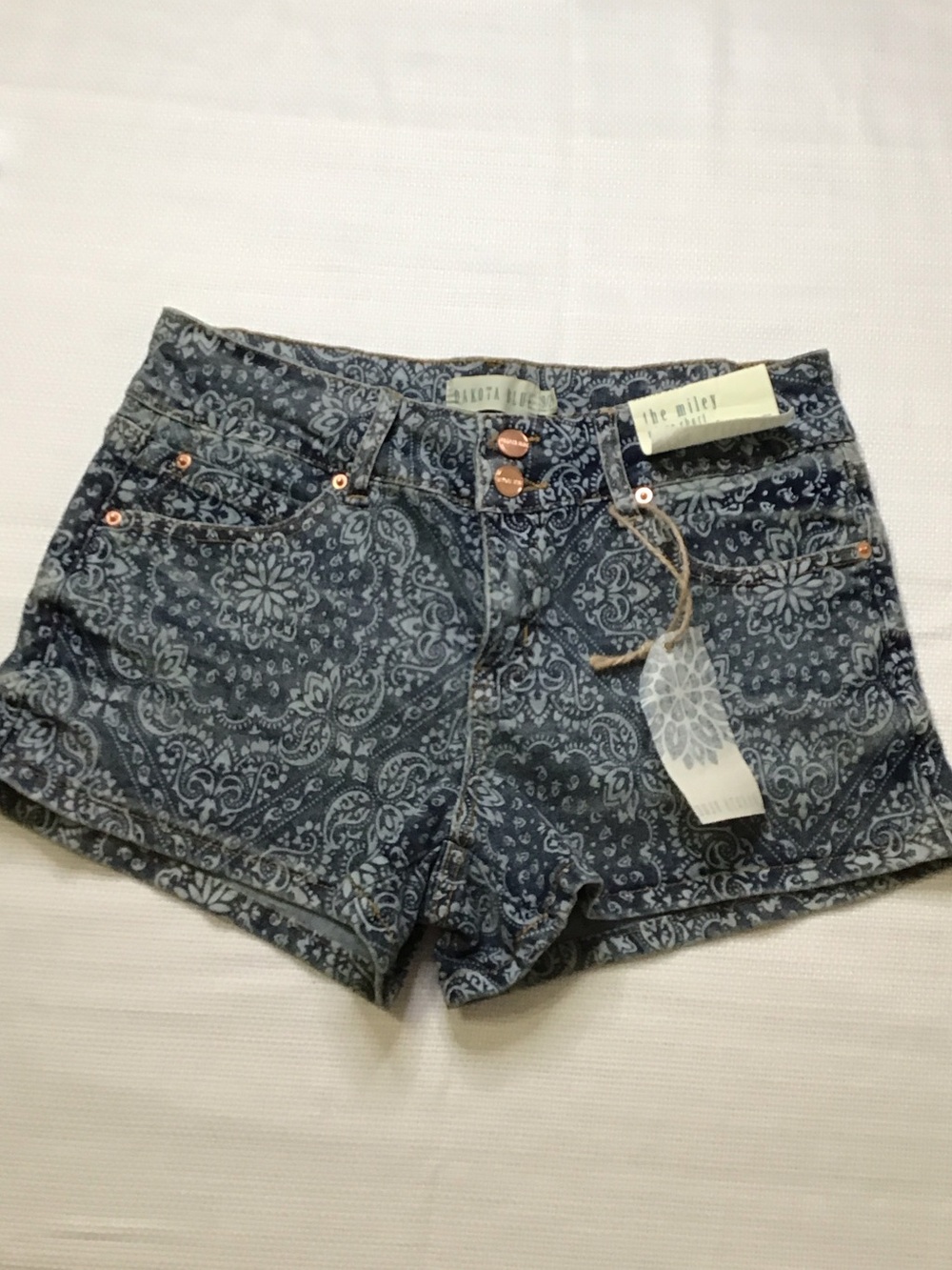 DAKOTA BLUE Paisley Denim Shorts Size 9/29 NWT